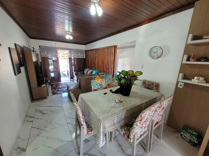 Casa à Venda Próxima ao Mar: 3ª foto da galeria de imagens do imóvel