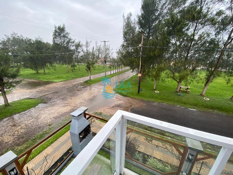 Otima residência a poucos metros do mar!: 3ª foto da galeria de imagens do imóvel