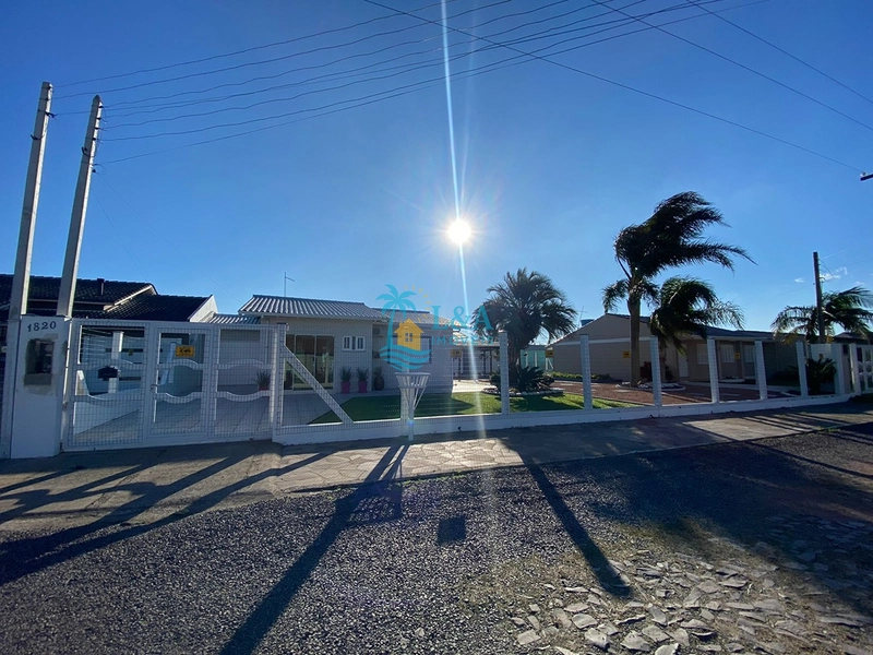 Casa a poucos metros do mar!: 3ª foto da galeria de imagens do imóvel