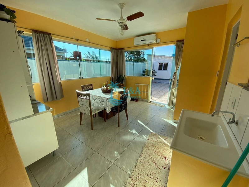 Casa a poucos metros do mar!: 20ª foto da galeria de imagens do imóvel