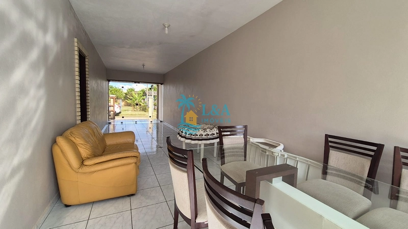 Casa mobiliada com amplo terreno e espaço gourmet – 3 dormitórios (1 suíte): 2ª foto da galeria de imagens do imóvel