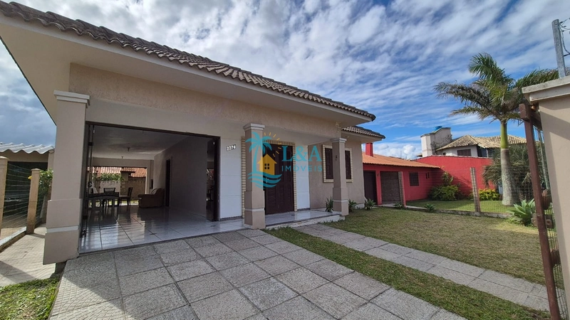 Casa mobiliada com amplo terreno e espaço gourmet – 3 dormitórios (1 suíte): 1ª foto da galeria de imagens do imóvel