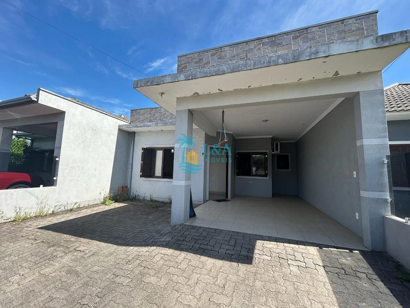 Amplo imóvel com 3 dormitórios, sendo uma suíte, localizado em região de moradores!: 1ª foto da galeria de imagens do imóvel