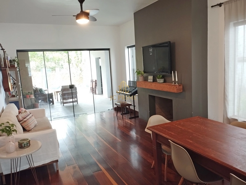 Casa Térrea de Alto Padrão com 3 Dormitórios e Amplo Terreno no Centro de Antônio Carlos/SC: 10ª foto da galeria de imagens do imóvel