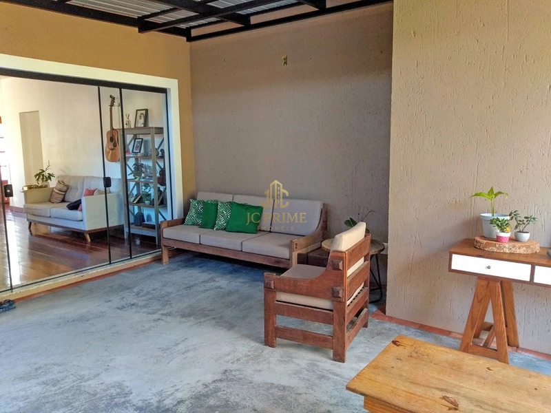 Casa Térrea de Alto Padrão com 3 Dormitórios e Amplo Terreno no Centro de Antônio Carlos/SC: 25ª foto da galeria de imagens do imóvel