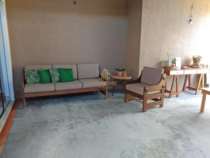 Casa Térrea de Alto Padrão com 3 Dormitórios e Amplo Terreno no Centro de Antônio Carlos/SC: 26ª foto da galeria de imagens do imóvel
