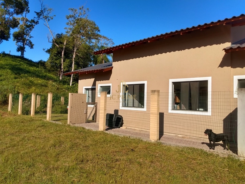 Casa Térrea de Alto Padrão com 3 Dormitórios e Amplo Terreno no Centro de Antônio Carlos/SC: 2ª foto da galeria de imagens do imóvel
