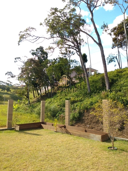 Casa Térrea de Alto Padrão com 3 Dormitórios e Amplo Terreno no Centro de Antônio Carlos/SC: 4ª foto da galeria de imagens do imóvel