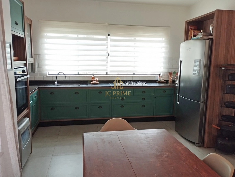 Casa Térrea de Alto Padrão com 3 Dormitórios e Amplo Terreno no Centro de Antônio Carlos/SC: 9ª foto da galeria de imagens do imóvel
