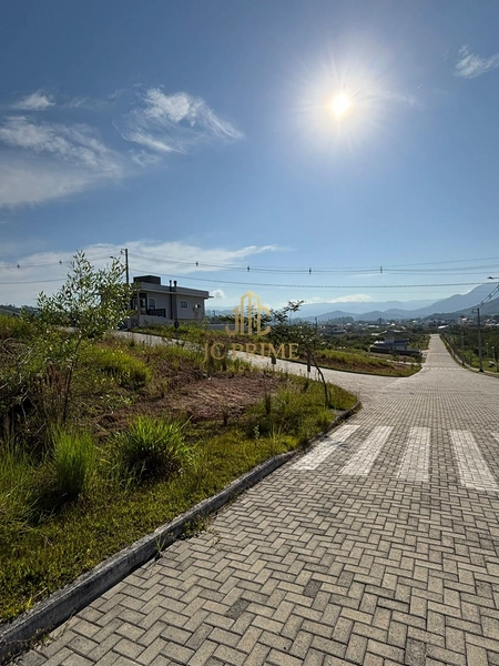 🏡 Terreno de esquina à venda no Loteamento Bremen!: 4ª foto da galeria de imagens do imóvel