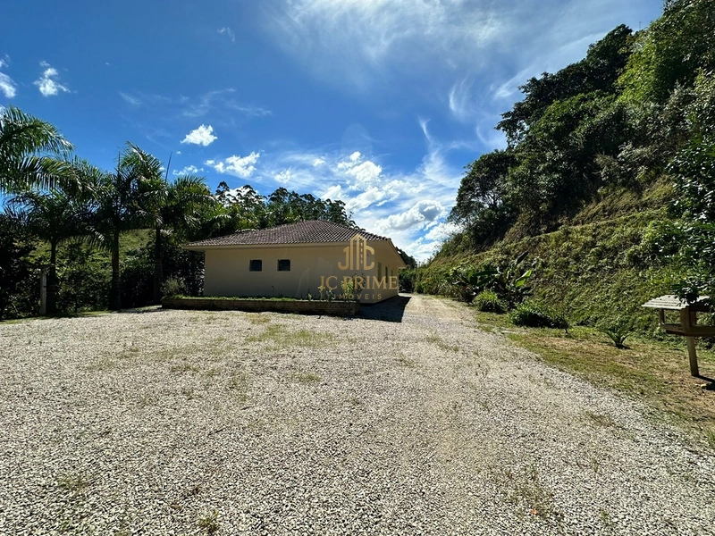 Viva com espaço e tranquilidade: 4.400m² com casa ampla e área gourmet: 35ª foto da galeria de imagens do imóvel