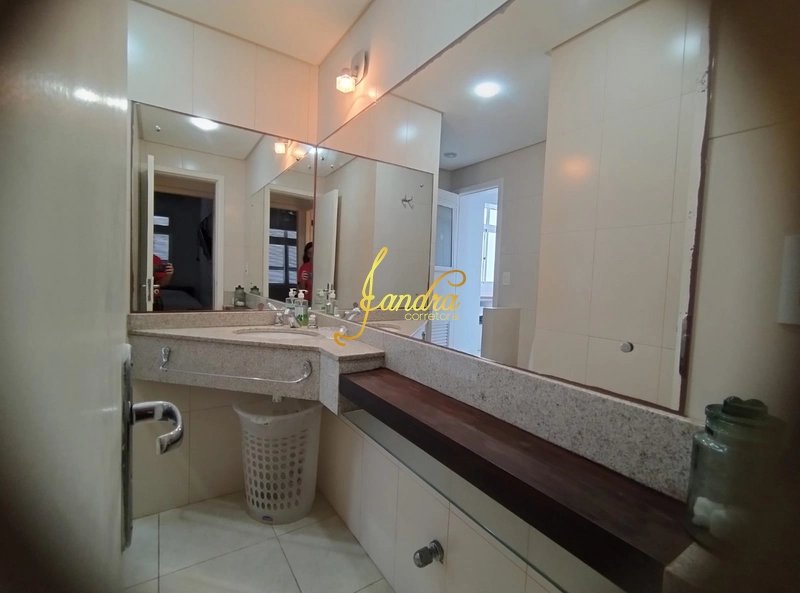 Apartamento beira mar, com vista e sacada: 2ª foto da galeria de imagens do imóvel