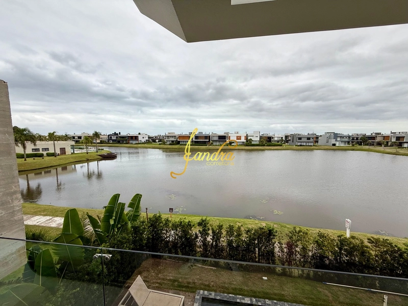 Sobrado beira lago, com piscina aquecida: 8ª foto da galeria de imagens do imóvel
