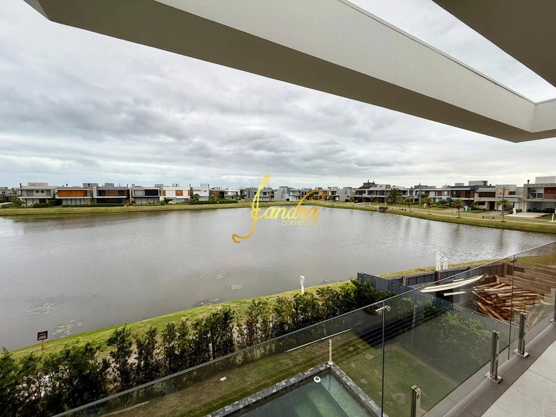 Sobrado beira lago, com piscina aquecida: 33ª foto da galeria de imagens do imóvel