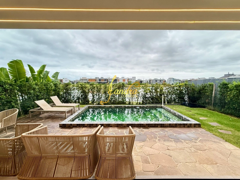Sobrado beira lago, com piscina aquecida: 5ª foto da galeria de imagens do imóvel