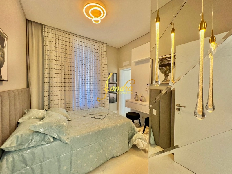 Sobrado mobiliado e decorado com piscina e sala de cinema: 7ª foto da galeria de imagens do imóvel