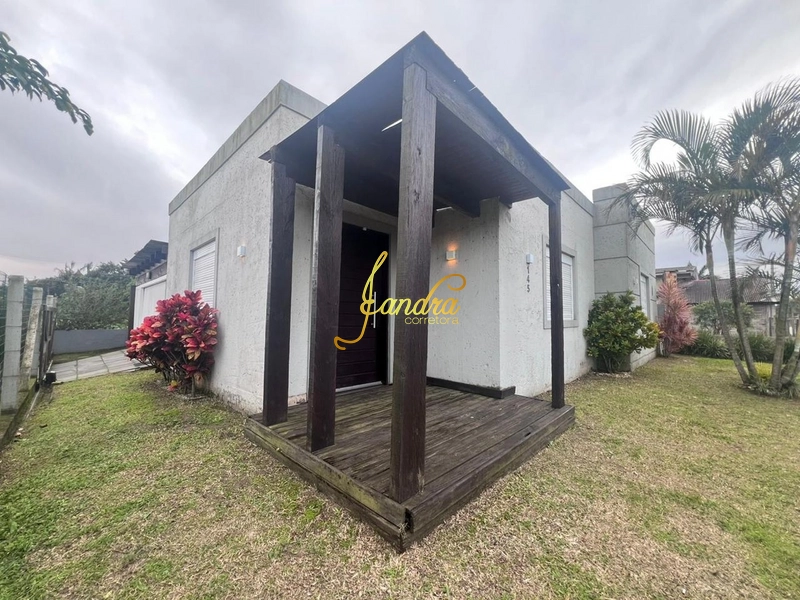 Casa de esquina, com dois dormitórios semi mobiliada: 1ª foto da galeria de imagens do imóvel