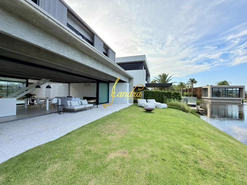 Sobrado Beira lago, com 244m2: 20ª foto da galeria de imagens do imóvel
