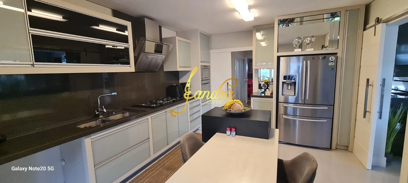 Sobrado triplex com elevador, mobiliado e decorado: 16ª foto da galeria de imagens do imóvel