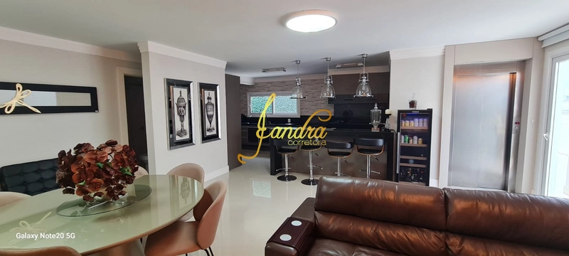 Sobrado triplex com elevador, mobiliado e decorado: 21ª foto da galeria de imagens do imóvel