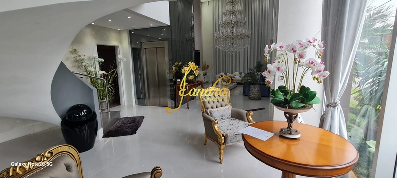 Sobrado triplex com elevador, mobiliado e decorado: 4ª foto da galeria de imagens do imóvel