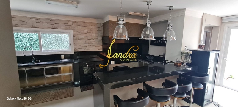 Sobrado triplex com elevador, mobiliado e decorado: 17ª foto da galeria de imagens do imóvel