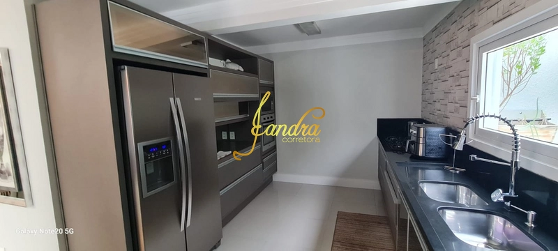 Sobrado triplex com elevador, mobiliado e decorado: 1ª foto da galeria de imagens do imóvel
