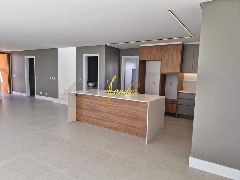 Sobrado novo, com 04 suítes uma sendo térrea e piscina: 6ª foto da galeria de imagens do imóvel