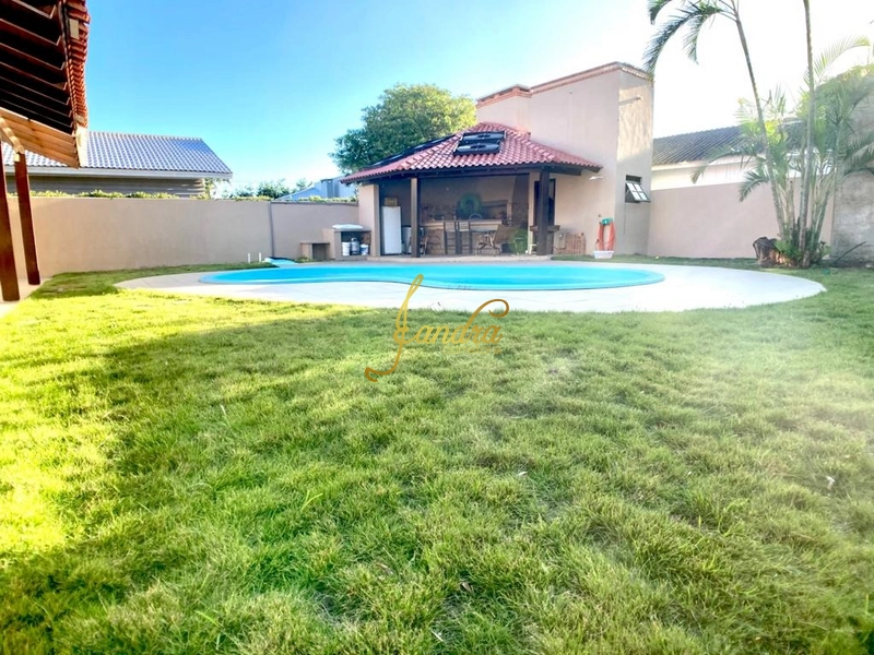 Casa em Atlântida perto mar, com 04 dormitórios e  piscina: 25ª foto da galeria de imagens do imóvel