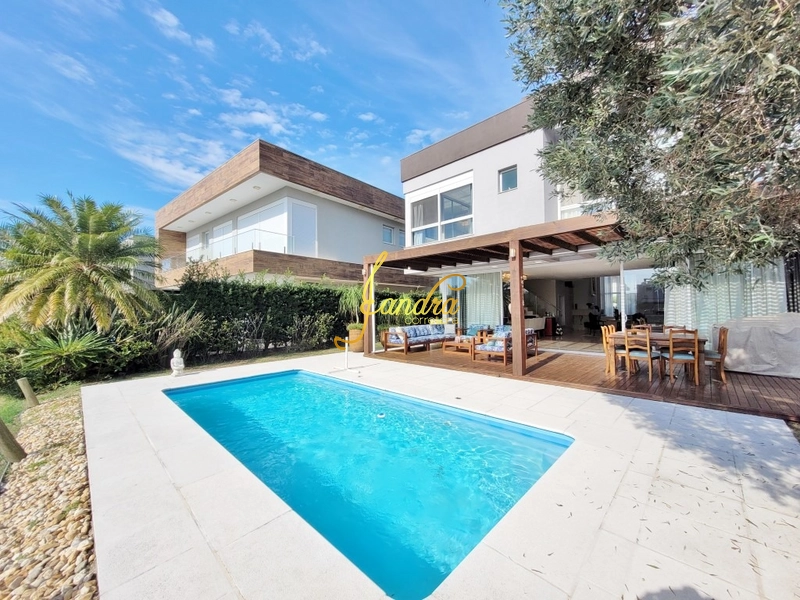 Sobrado com 04 suites e piscina com aquecimento: 41ª foto da galeria de imagens do imóvel
