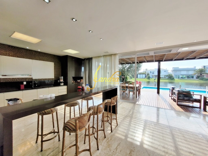 Sobrado com 04 suites e piscina com aquecimento: 4ª foto da galeria de imagens do imóvel