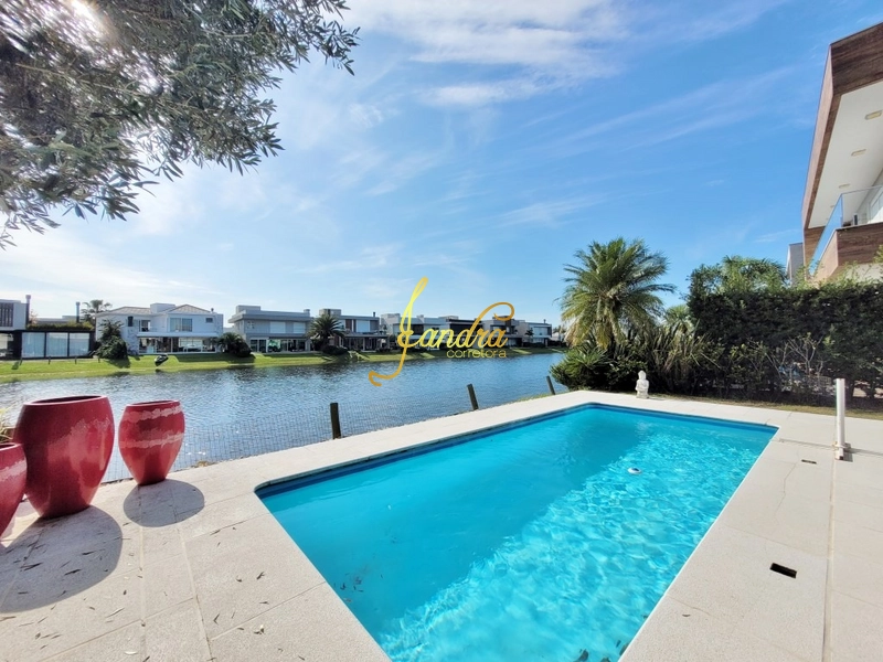 Sobrado com 04 suites e piscina com aquecimento: 43ª foto da galeria de imagens do imóvel