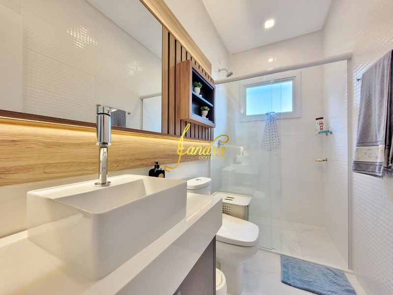 Casa térrea no Enseada com piscina aquecida e 4 suítes: 13ª foto da galeria de imagens do imóvel