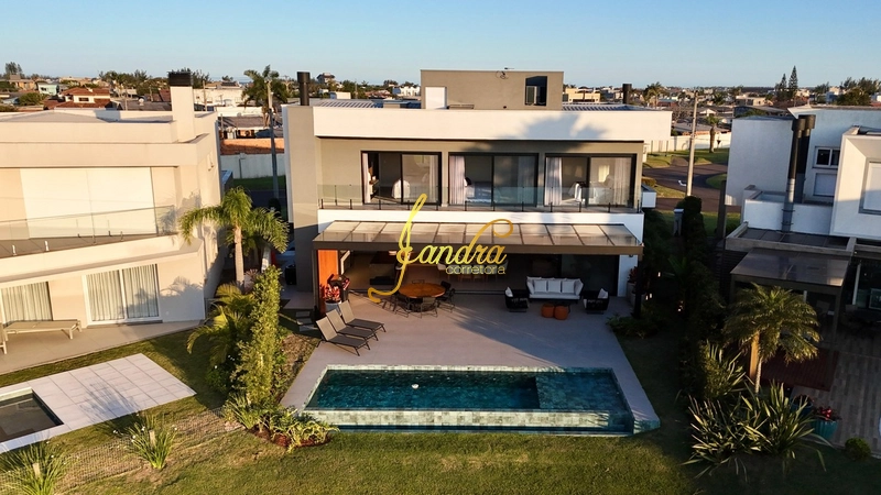 Sobrado Beira Lago,  mobiliado e decorado com 05 suítes e piscina: 44ª foto da galeria de imagens do imóvel