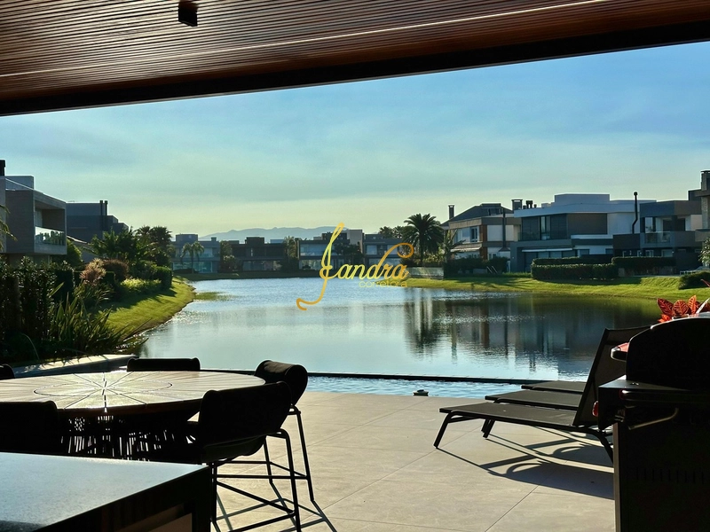 Sobrado Beira Lago,  mobiliado e decorado com 05 suítes e piscina: 48ª foto da galeria de imagens do imóvel