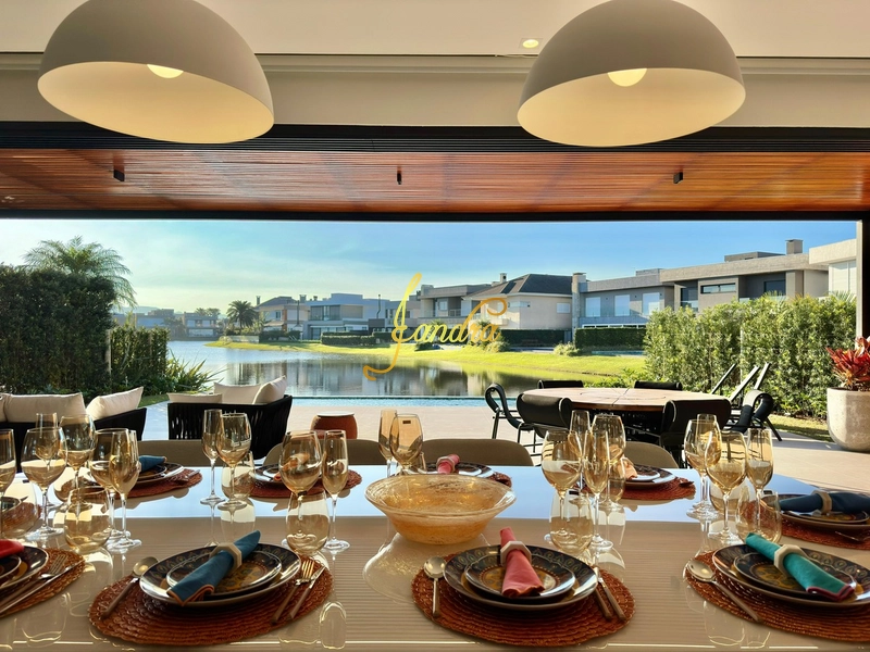Sobrado Beira Lago,  mobiliado e decorado com 05 suítes e piscina: 46ª foto da galeria de imagens do imóvel