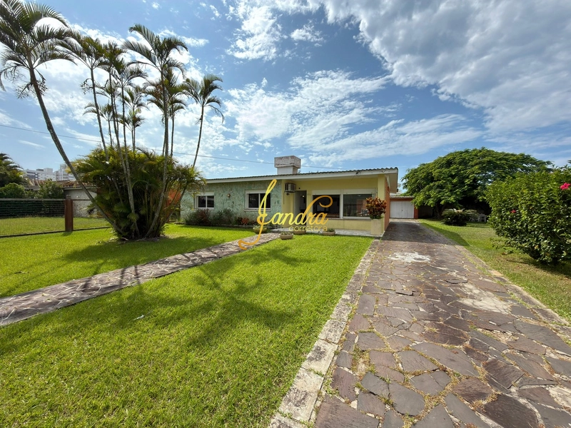 Casa perto do mar e do centrinho de Atlântida,  com dois lotes: 26ª foto da galeria de imagens do imóvel