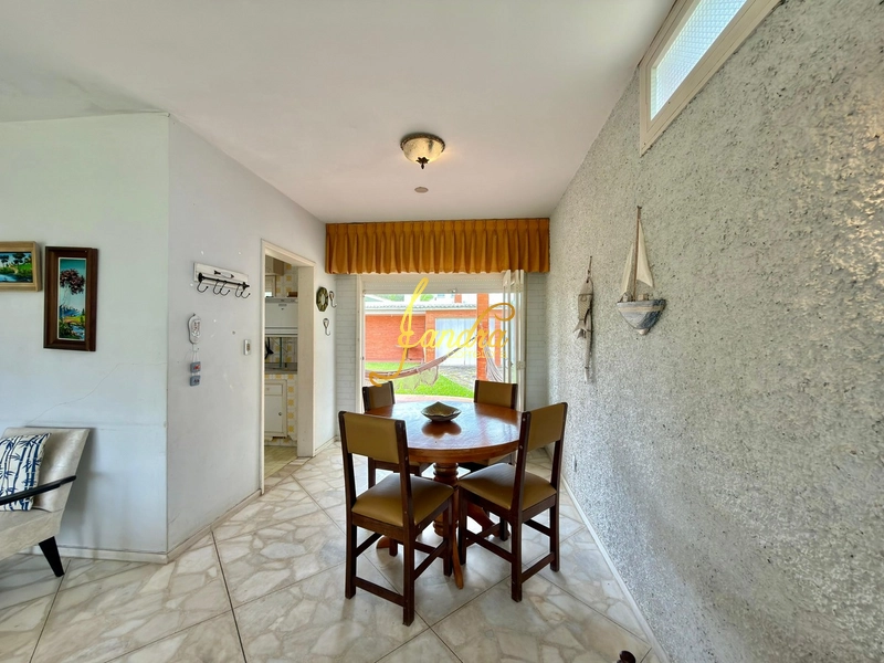 Casa perto do mar e do centrinho de Atlântida,  com dois lotes: 12ª foto da galeria de imagens do imóvel