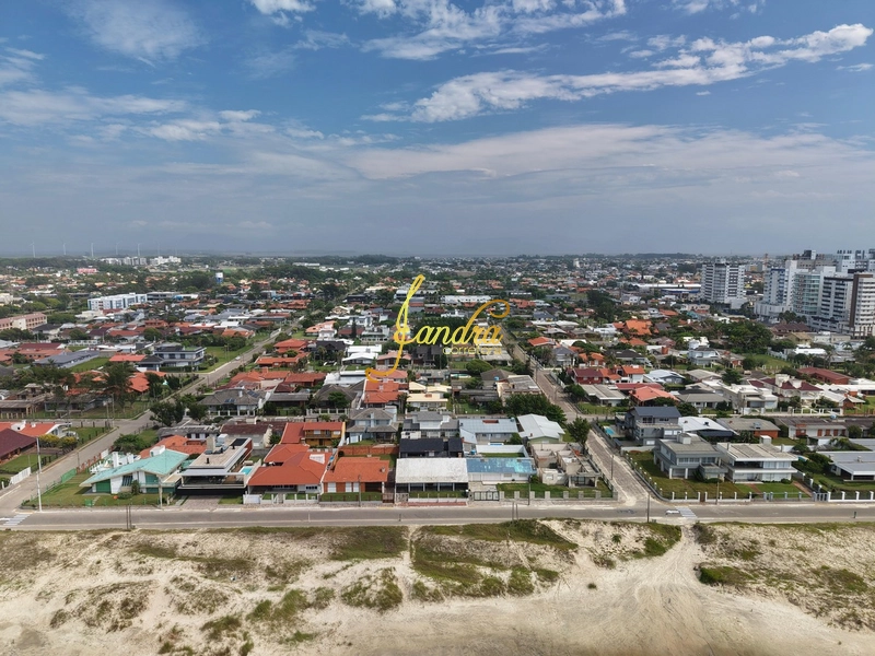 Casa perto do mar e do centrinho de Atlântida,  com dois lotes: 5ª foto da galeria de imagens do imóvel