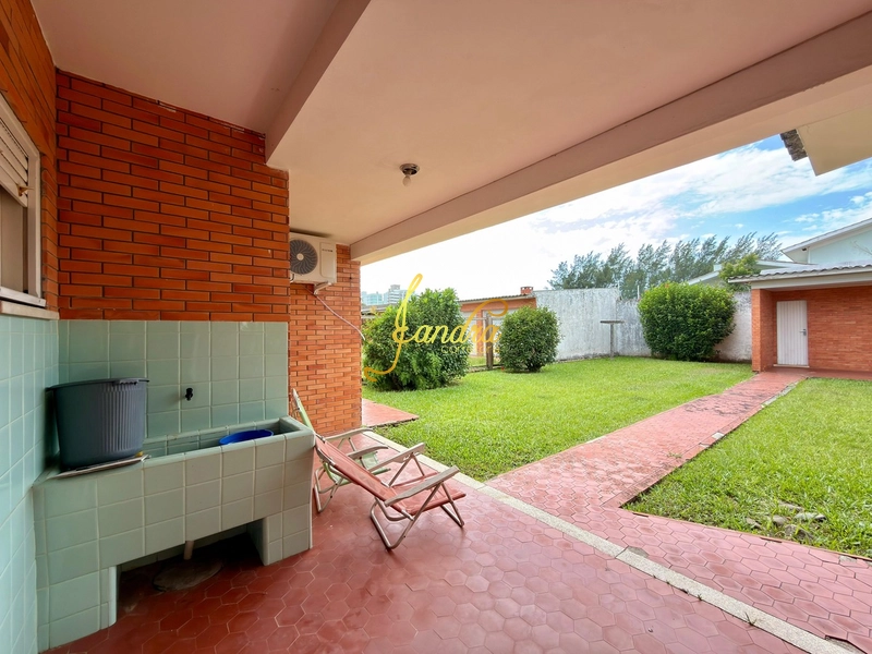 Casa perto do mar e do centrinho de Atlântida,  com dois lotes: 13ª foto da galeria de imagens do imóvel