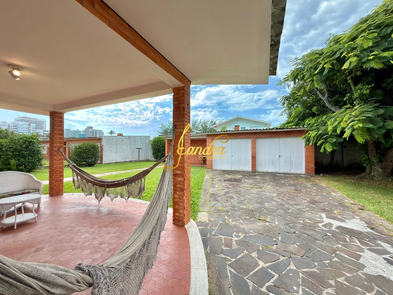 Casa perto do mar e do centrinho de Atlântida,  com dois lotes: 1ª foto da galeria de imagens do imóvel