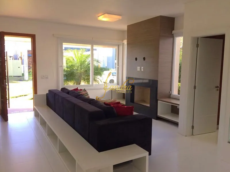 Casa térrea no Enseada com piscina: 3ª foto da galeria de imagens do imóvel