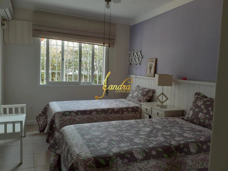 Casa bem localizada, finamente mobiliada e decorada.: 2ª foto da galeria de imagens do imóvel