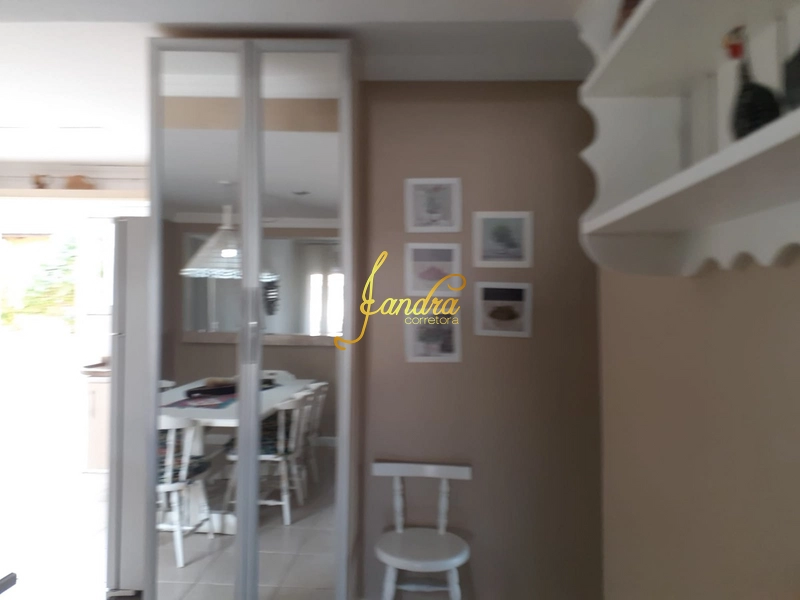 Casa bem localizada, finamente mobiliada e decorada.: 16ª foto da galeria de imagens do imóvel