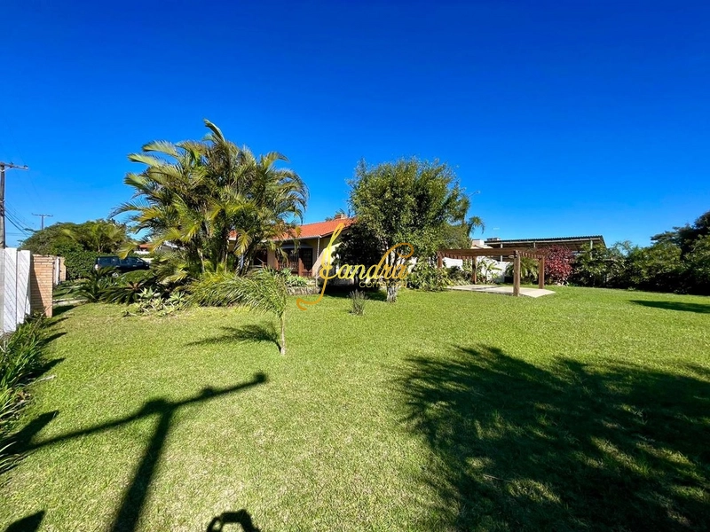 Casa térrea mobiliada e decorada em dois lotes, ótima localização: 9ª foto da galeria de imagens do imóvel