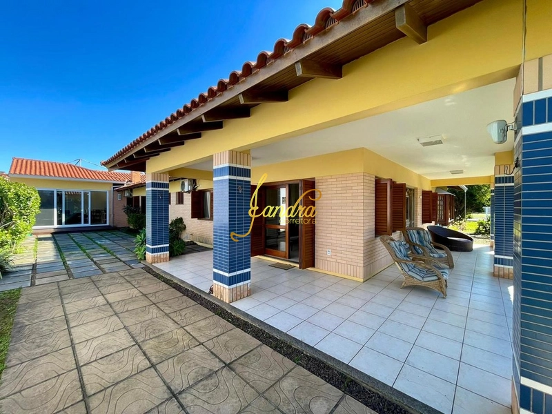 Casa térrea mobiliada e decorada em dois lotes, ótima localização: 2ª foto da galeria de imagens do imóvel