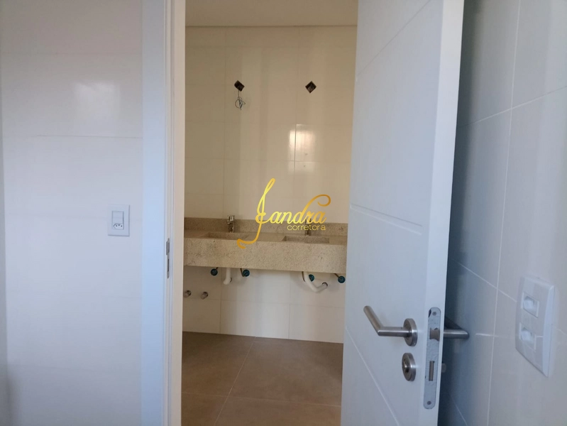 Casa térrea com dois lotes próximo ao mar: 10ª foto da galeria de imagens do imóvel