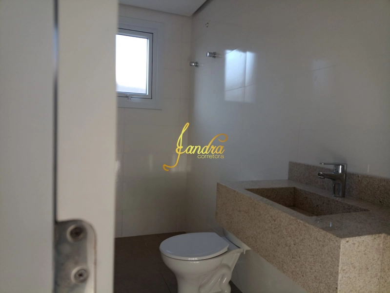 Casa térrea com dois lotes próximo ao mar: 6ª foto da galeria de imagens do imóvel