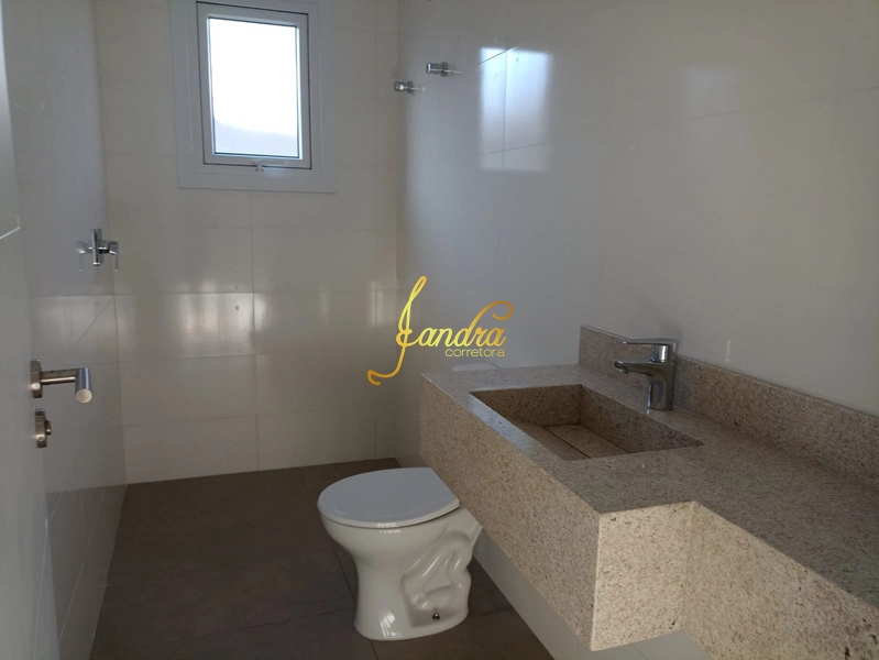 Casa térrea com dois lotes próximo ao mar: 4ª foto da galeria de imagens do imóvel