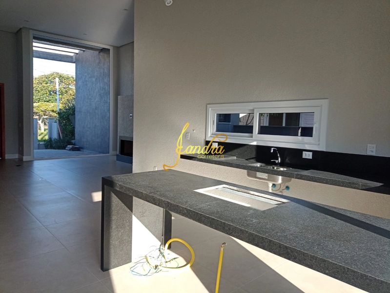 Casa térrea com dois lotes próximo ao mar: 1ª foto da galeria de imagens do imóvel